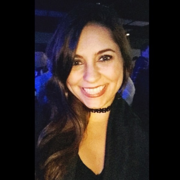 Meet your Posher, Laura - Picture 1 of 1